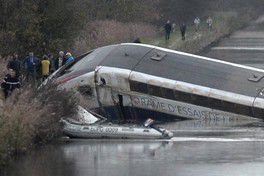 Déraillement d'une rame d'essai de TGV près de Strasbourg 7 morts et 49 blessés