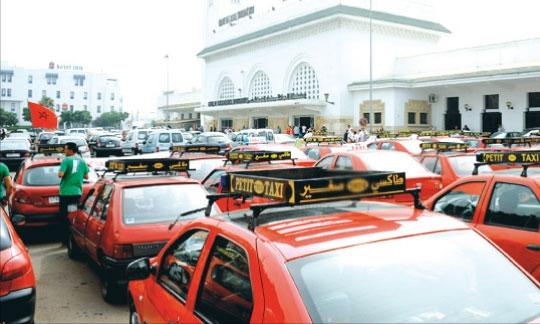 Petits taxis : les chauffeurs imposent leur loi