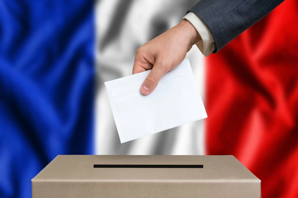 Législatives Anticipées en France : 49,5 Millions d'Électeurs Appelés aux Urnes