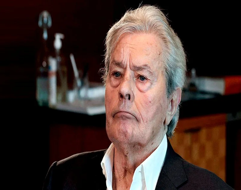 Alain Delon, légende du cinéma et figure controversée, s’éteint à 88 ans