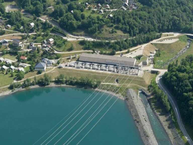 Pompage et turbinage simultanés : une innovation prometteuse testée dans les centrales hydroélectriques pour un réseau plus résilient