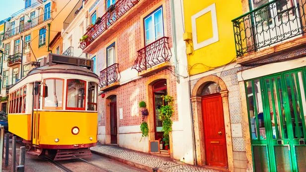 Tourisme : le Portugal lève d'importantes restrictions sanitaires en octobre