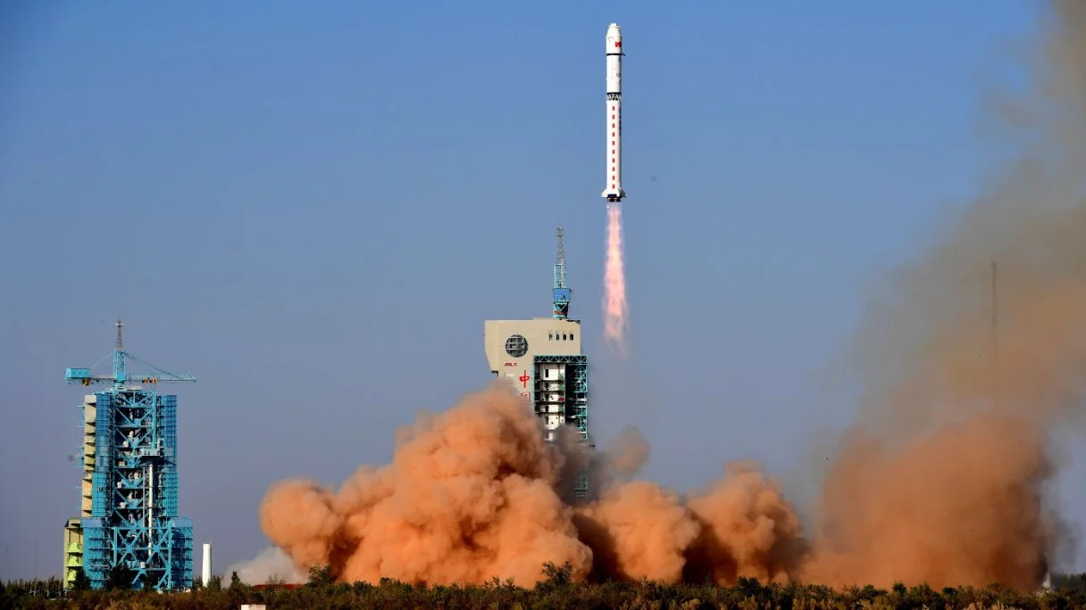 Après avoir endommagé l’ISS, les Russes ont brisé un satellite chinois: « La première collision orbitale majeure en 10 ans »
