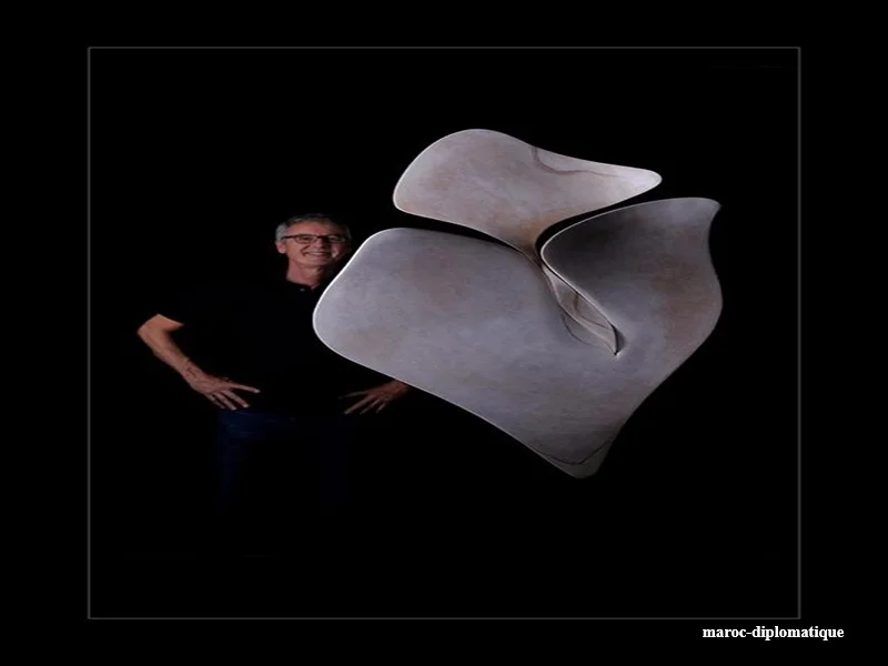 Jamil Bennani : l’art de la sculpture sur bois entre design contemporain, abstraction et artisanat marocain 