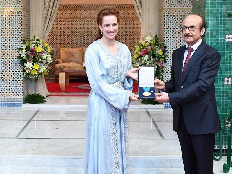 En reconnaissance de son action et de ses engagements dans la lutte contre le cancer au Maroc et dans le monde S.A.R. la Princesse Lalla Salma reçoit à Rabat la médaille d'or de l’Organisation mondiale de la santé
