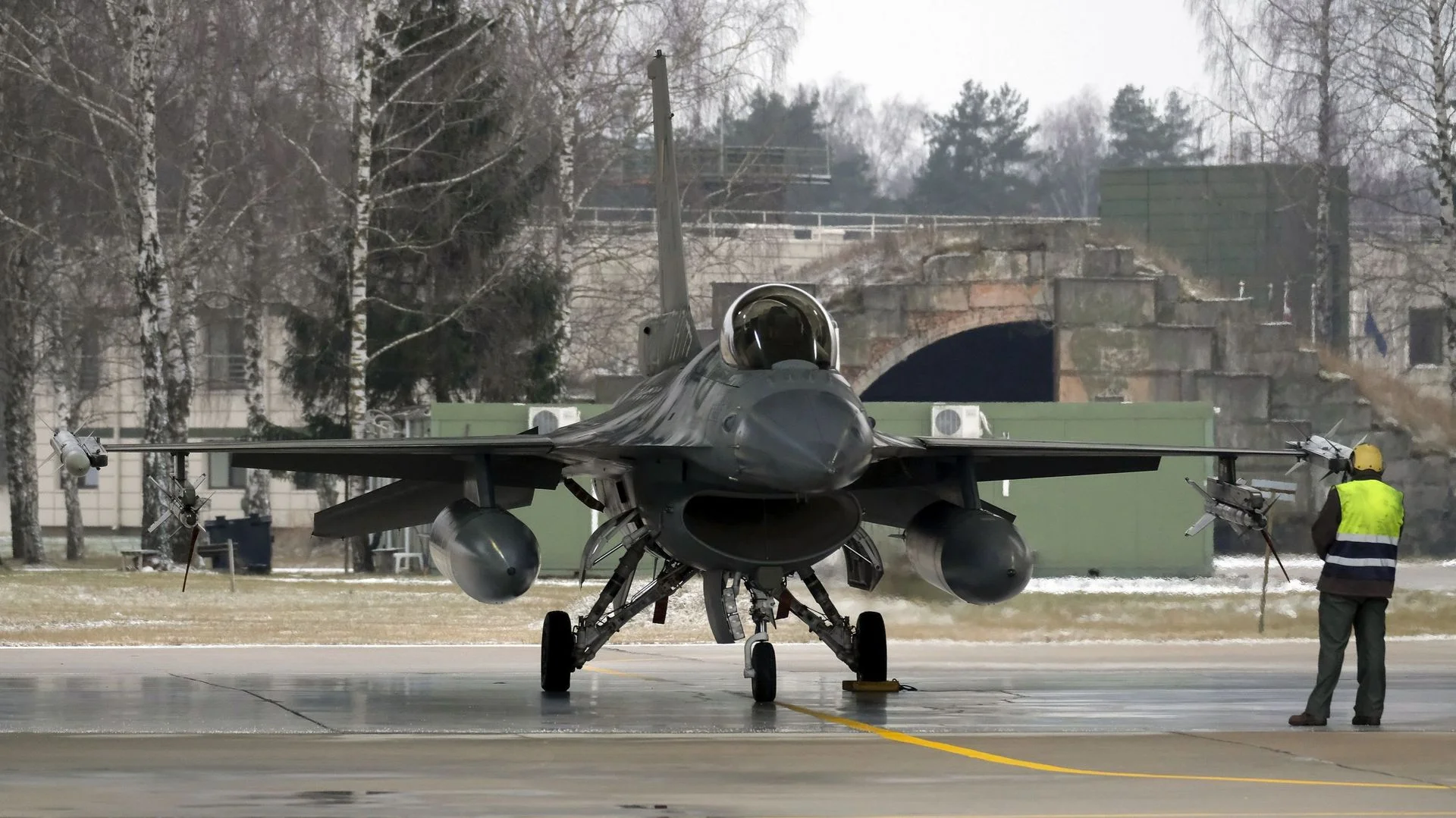 Moscou met en garde les pays voisins de l’Ukraine accueillant ses avions de combat
