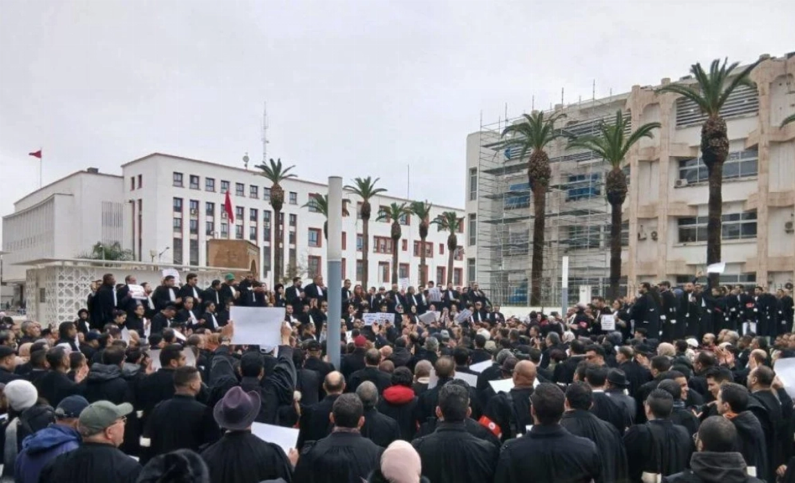 Grève des avocats au Maroc : l’ABAM maintient l’arrêt des prestations malgré l’entrée en vigueur de la loi 66.23