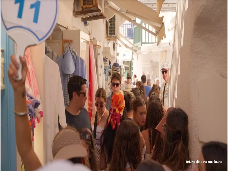 ALERTE TSGJB Tourisme de masse en Grece : Mykonos et Santorin face aux derives immobilieres et environnementales