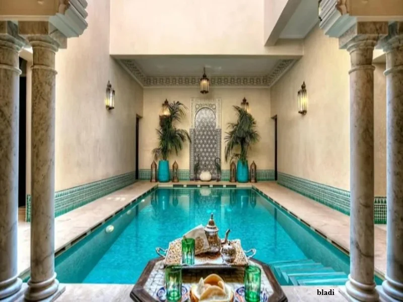 Tourisme Maroc 2025 : boom hotelier, investissements etrangers et enjeux economiques locaux
