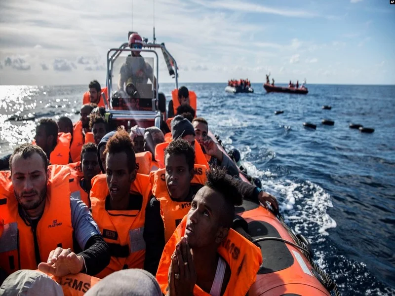 « Crise migratoire aux Canaries : Madrid et l’UE sous pression face à l’afflux record de migrants »