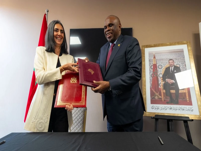 Nadia Fettah signe un accord de coopération d’un montant d’un milliard de dollars avec la Banque africaine d’import-export