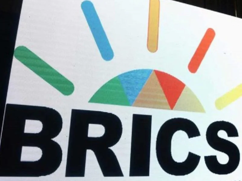 Les BRICS Planifient une Plateforme de Paiement pour Réduire leur Dépendance au Dollar