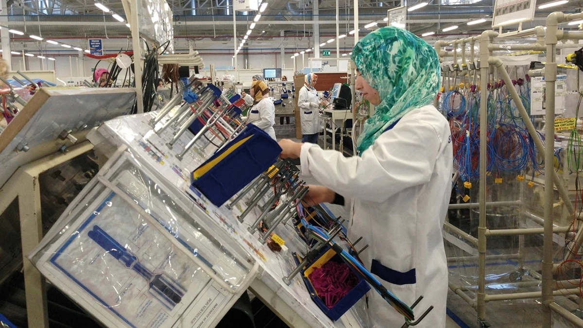 Industrie automobile: le géant du câblage Aptiv veut délocaliser une partie de sa production en Ukraine vers le Maroc