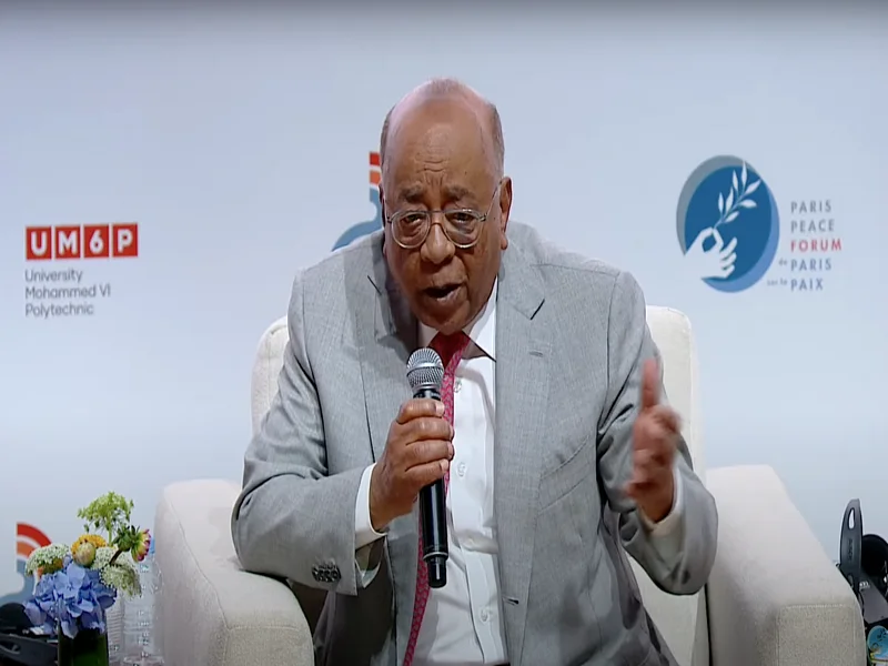 Mo Ibrahim critique la gestion des crises mondiales et appelle à une taxe mondiale lors du Forum de Paris sur la Paix à l'UM6P