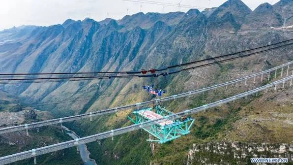 Chine : le pont du Grand Canyon de Huajiang devient le plus haut du monde