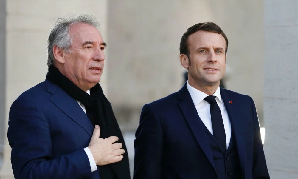 François Bayrou nommé Premier ministre : un défi pour un gouvernement sans majorité