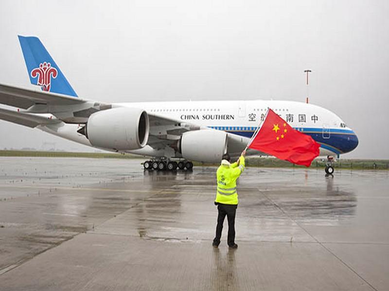 L’Airbus A380 de China Southern se pose à Paris