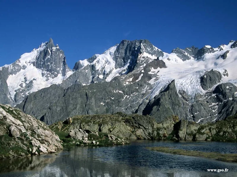 Hydrogene naturel dans les Alpes et les Pyrenees : un potentiel energetique prometteur freine par l’erosion des roches  