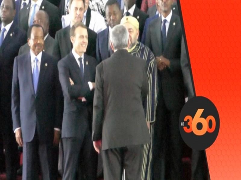Vidéo. Poignée de main entre le roi et Ouyahia sous l’œil bienveillant de Macron