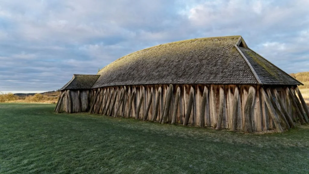 Des archéologues découvrent cinq maisons longues vikings en Norvège