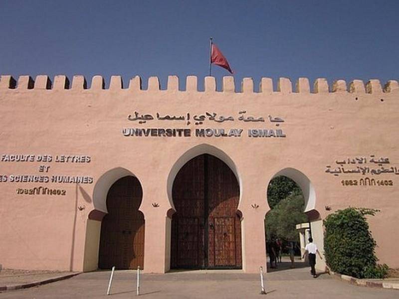 Des étudiants de la gauche radicale rasent les cheveux d'une employée de l'université de Meknès. Premières réactions
