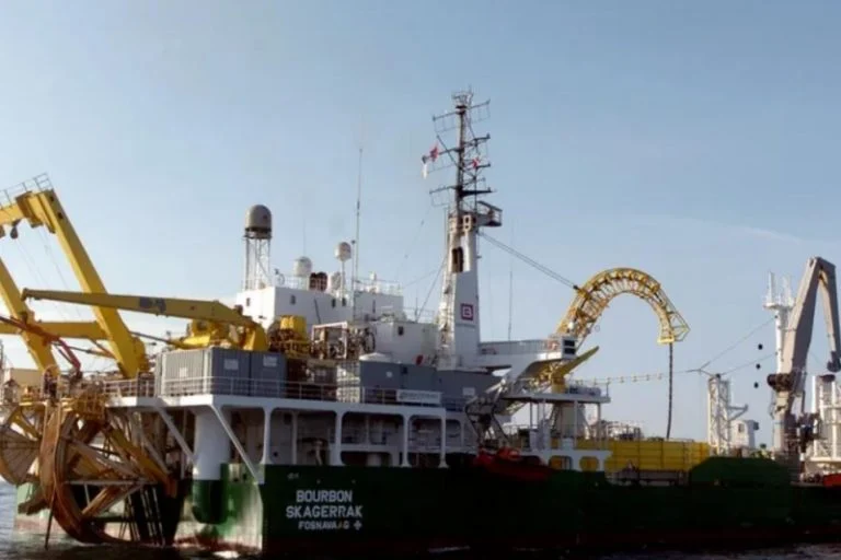 Le navire qui va poser le câble reliant le Maroc au Royaume-Uni, en construction