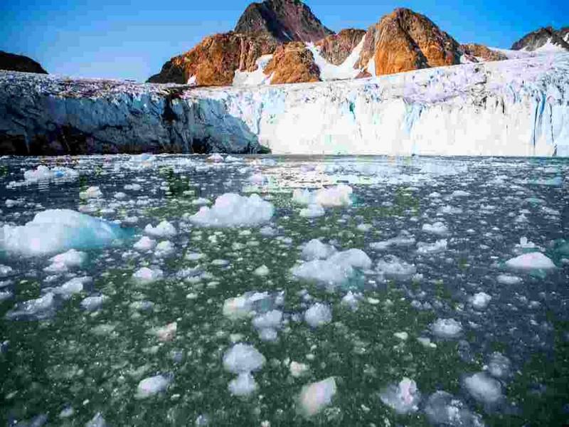 Le changement climatique pèse lourd sur les océans et les glaces