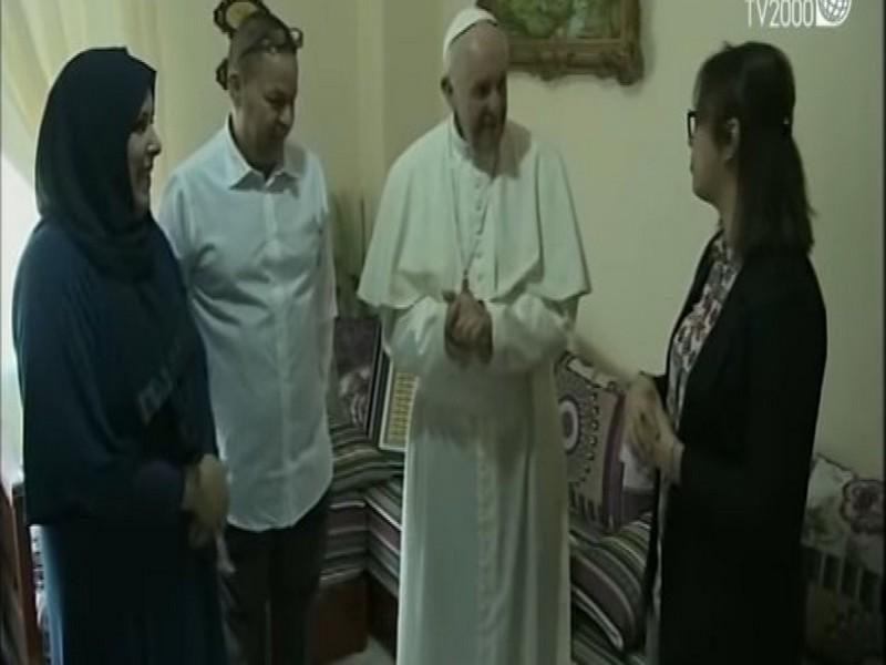 Une famille marocaine de Milan reçoit le pape François (VIDÉO)