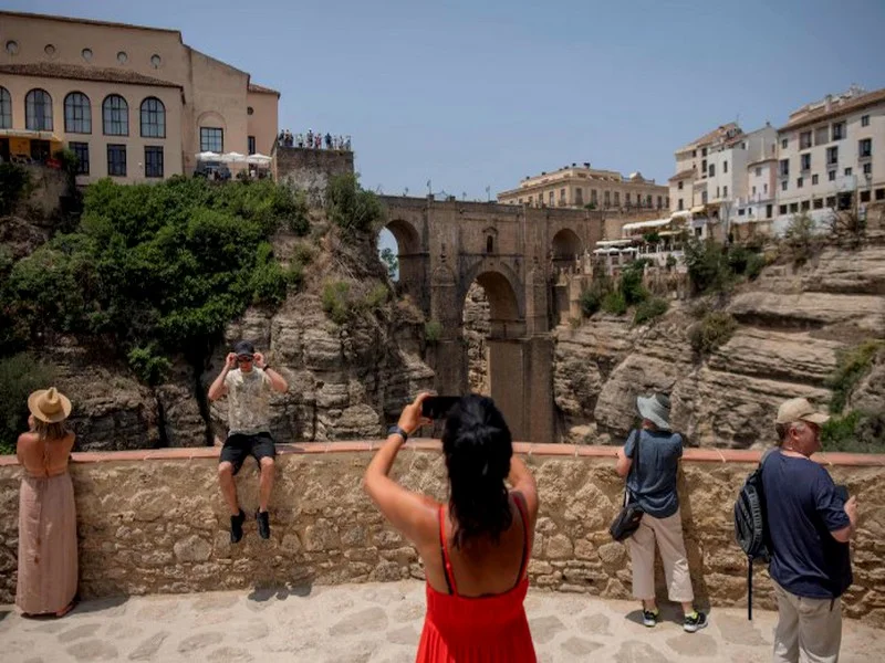 Espagne : Nouvelles règles pour les touristes dès le 2 décembre 2024, avec un enregistrement obligatoire des données