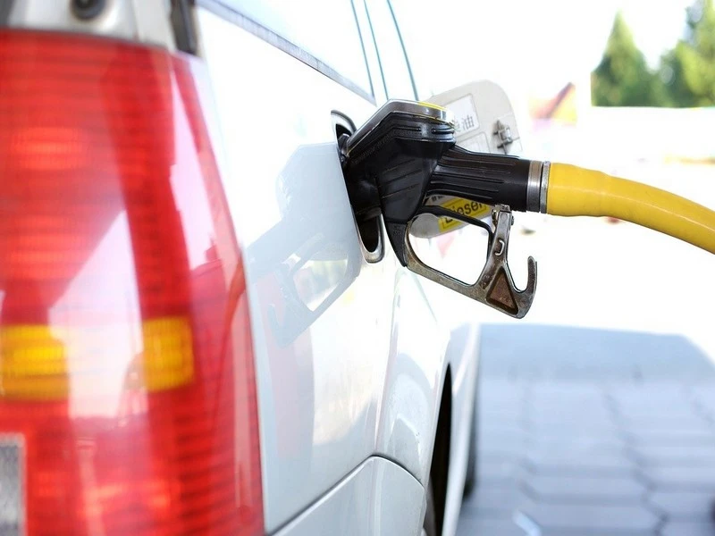 Prix à la pompe: une nouvelle hausse attendue pour l'essence le 1er juin