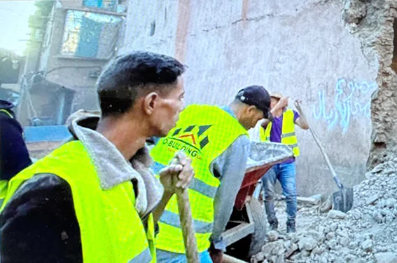Seisme d’Al Haouz : retards, inegalites et critiques sur la reconstruction du Grand Atlas