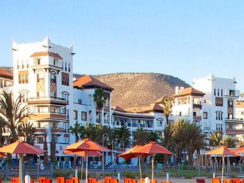 Un hôtelier à Agadir dans de sales draps