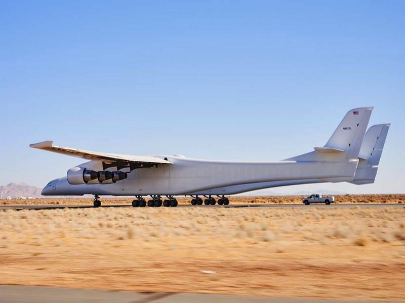 Stratolaunch, le plus grand avion du monde, bat un nouveau record de vitesse au sol