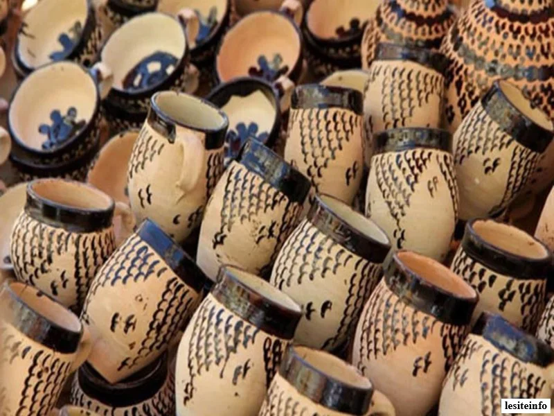 Alerte en France : retrait de tasses en terre cuite marocaines pour risques toxiques    