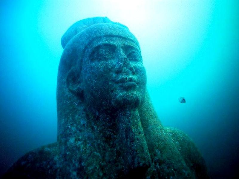 Des plongeurs ont découvert l’ancienne cité d’Héracléion au large de la baie d’Aboukir