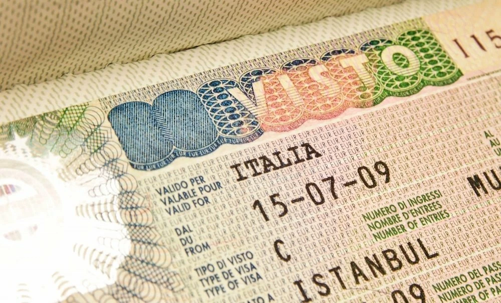 Italie : Exigences Biométriques pour Visas Schengen dès 2025 