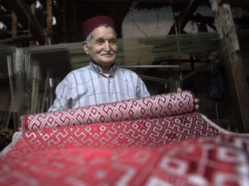 Artisanat marocain en danger : role de l’art, design et IA pour preserver les metiers d’art