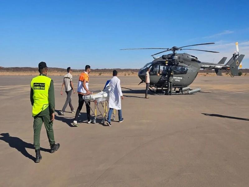 Secours aérien : Deux femmes évacuées d'urgence de Tagmout à Tata après des intempéries